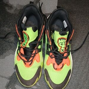 Size 13 Mens Green and Orange Basketball Sneakers